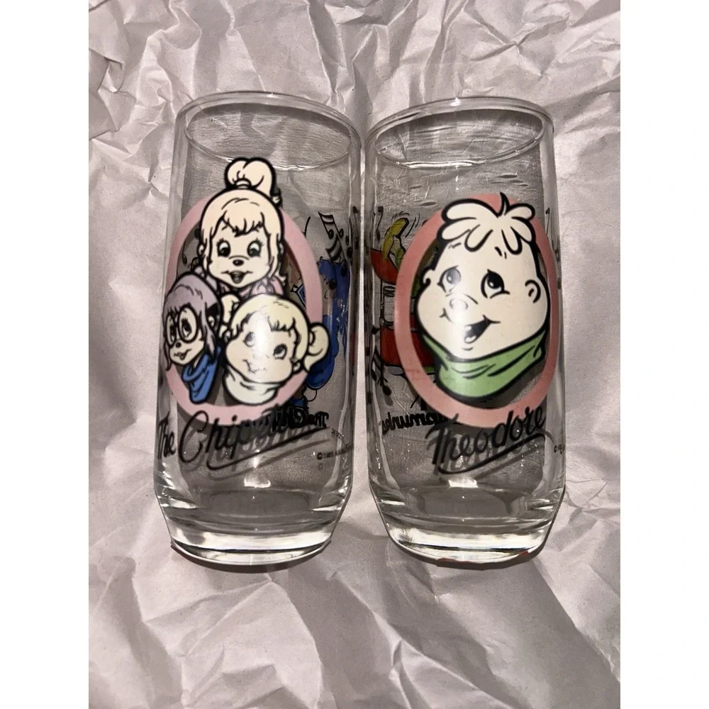 Set of 2 Collectible 1985 Glasses The Chipmunks, The Chipettes, Theodore